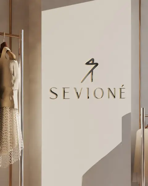 Sevioné (SEVİONE) logosu, mağaza cephesi